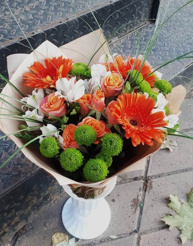Букет цветов из: Герберы, Хризантемы, Альстромерии и Розы в Российском Краснодарский край