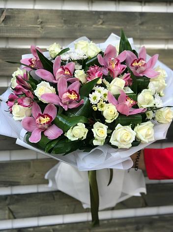 Букет цветов из: Розы и Хризантемы в Российском Краснодарский край