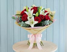 Букет цветов из:  Лилии и Розы в Российском Краснодарский край