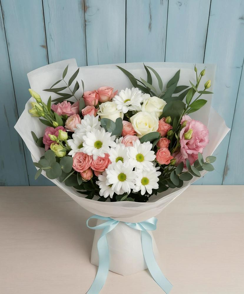 Букет цветов из: Розы, Лизиантусы и Хризантемы в Российском Краснодарский край