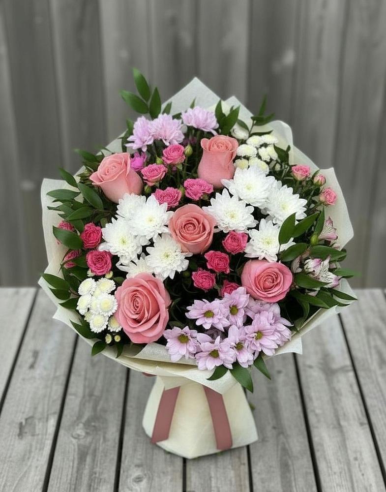 Букет цветов из: Альстромерии, Гвоздики, Розы и Хризантемы в Российском Краснодарский край