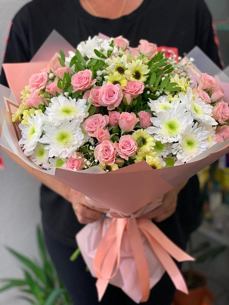 Букет цветов из: Розы и Хризантемы в Российском Краснодарский край