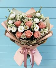 Букет цветов из:  Розы, Альстромерии и Лизиантусы в Российском Краснодарский край