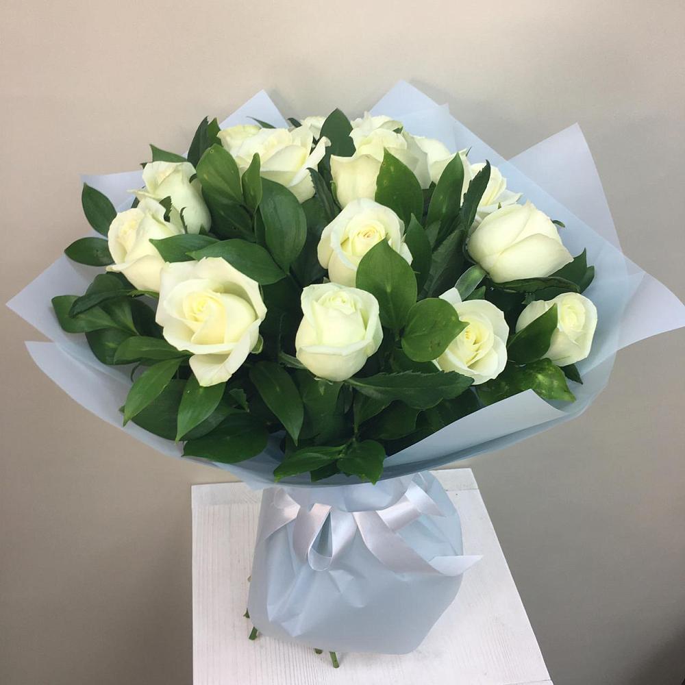 Букет 15 Белых роз Проуд в Российском Краснодарский край
