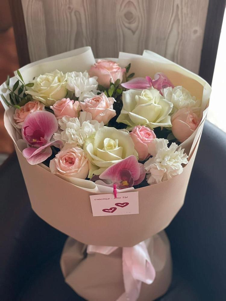 Букет цветов из: Орхидеи, Розы и Гвоздики в Российском Краснодарский край