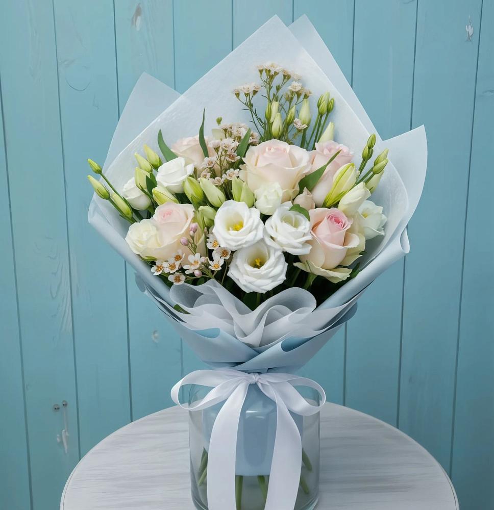 Букет цветов из: Розы и Лизиантусы в Российском Краснодарский край