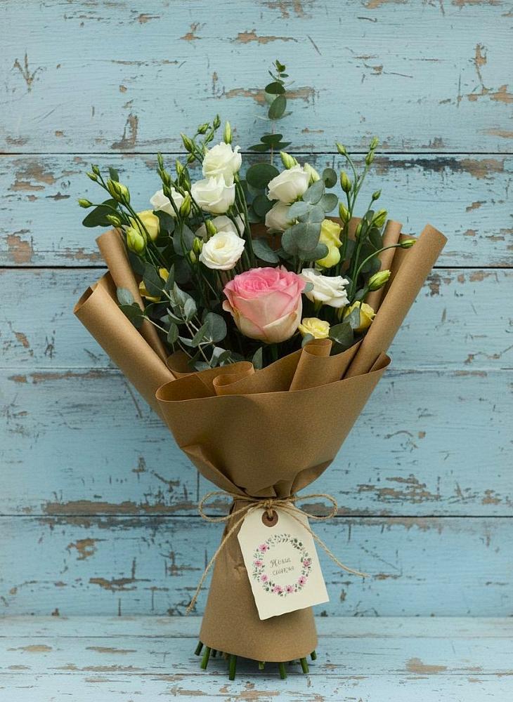 Букет цветов из: Розы и Лизиантусы в Российском Краснодарский край