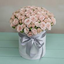 Цветочная композиция из Розы в шляпной коробке в Российском Краснодарский край