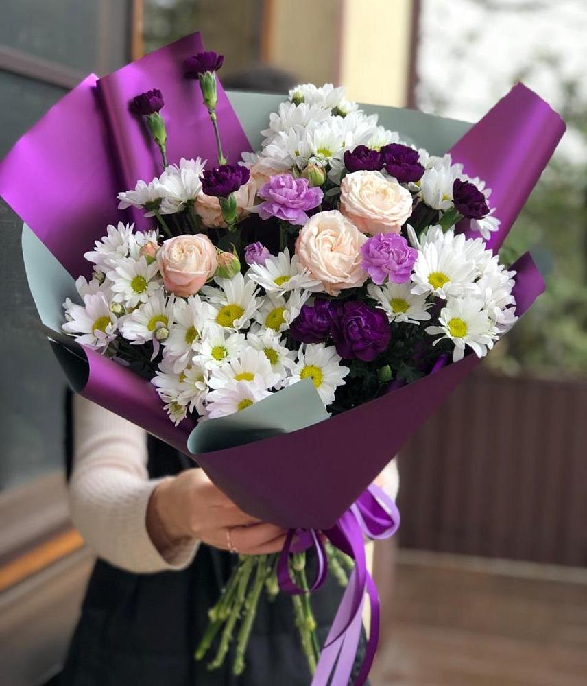 Букет цветов из: Хризантемы, Гвоздики и Розы в Российском Краснодарский край