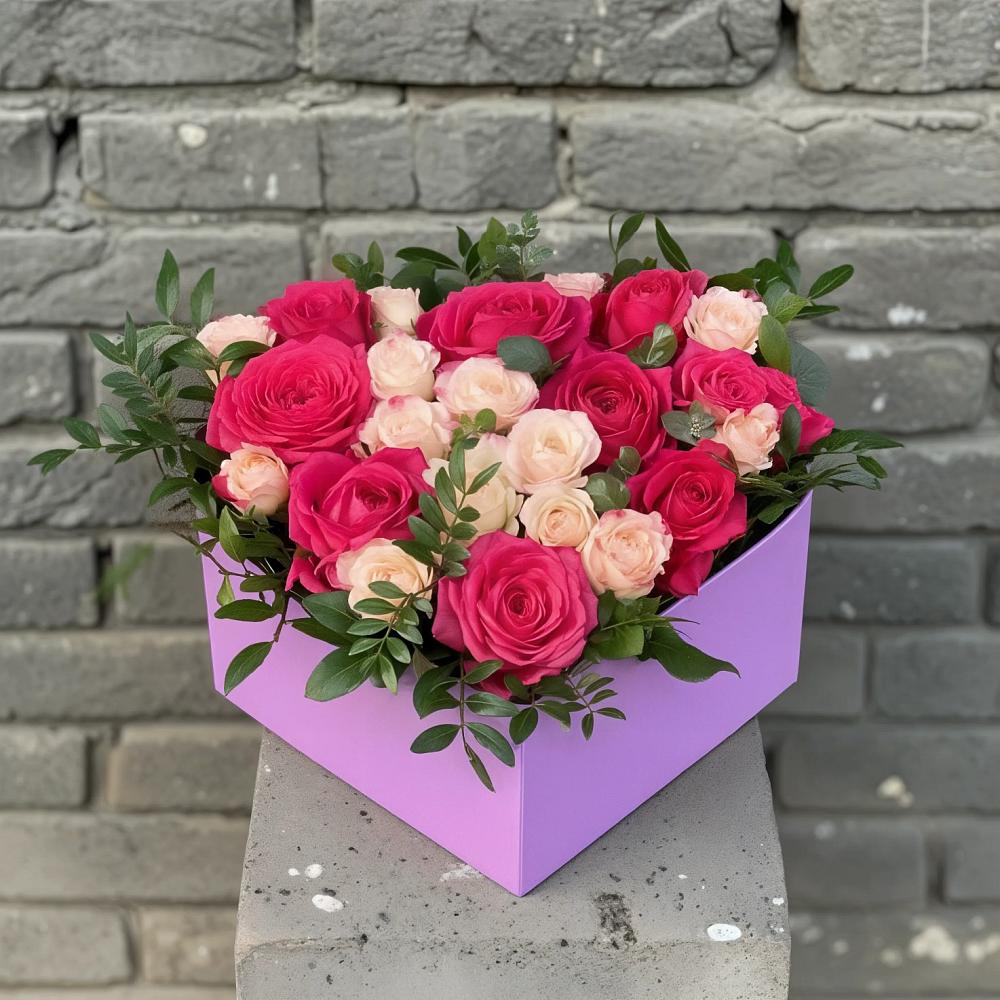 Цветочная композиция из Розы в коробке в Российском Краснодарский край