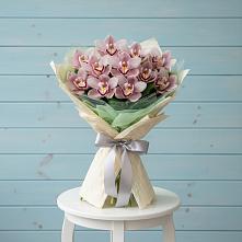 Букет цветов из:  Орхидеи и Розы в Российском Краснодарский край