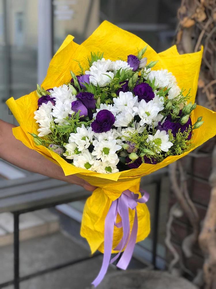 Букет цветов из: Ирисы, Хризантемы и Ромашки в Российском Краснодарский край