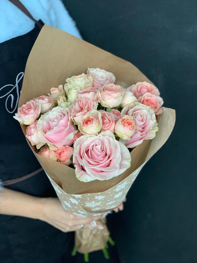 Букет цветов из: Хризантемы и Розы в Российском Краснодарский край