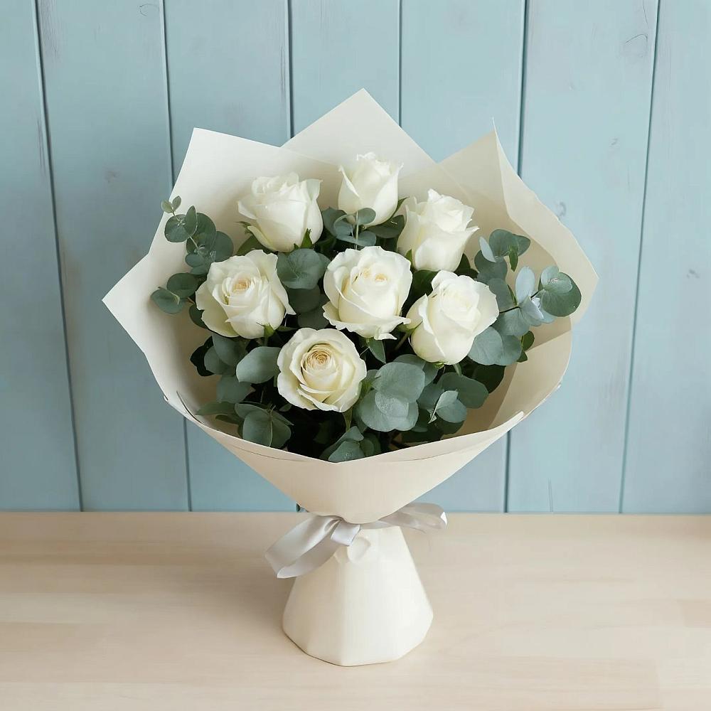 Букет Белые розы в Эвкалипте в Российском Краснодарский край