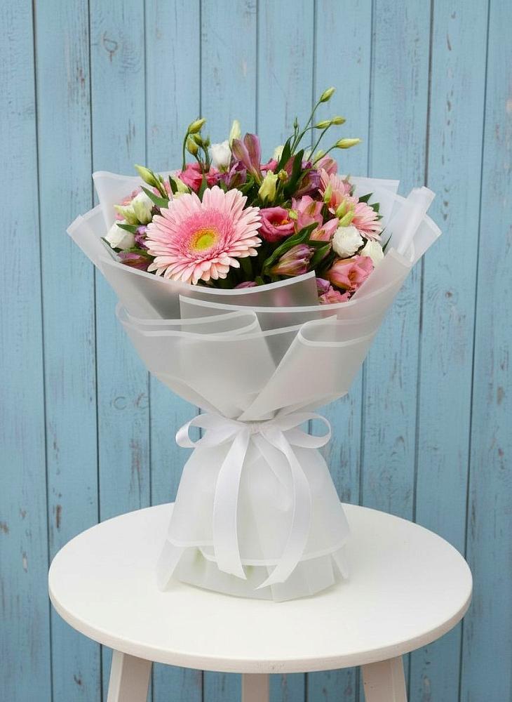 Букет цветов из: Герберы, Альстромерии и Лизиантусы в Российском Краснодарский край