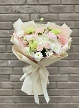 Букет цветов из:  Гвоздики, Розы, Лизиантусы и Хризантемы #REPLACE_PRED# Российском Краснодарский край