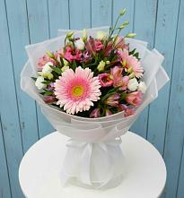 Букет цветов из:  Герберы, Альстромерии и Лизиантусы в Российском Краснодарский край