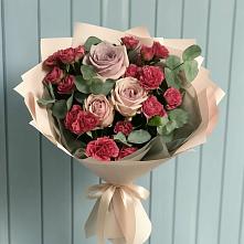 Букет цветов из:  Гвоздики и Розы в Российском Краснодарский край