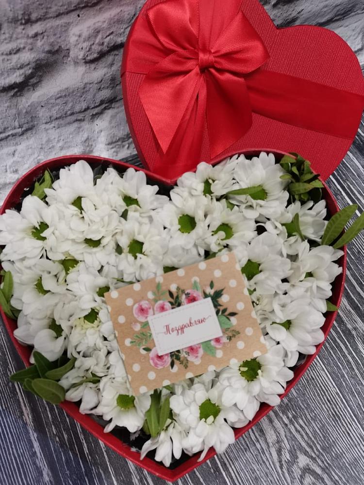 Цветочная композиция из Хризантемы в виде сердца в Российском Краснодарский край