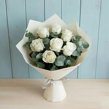 Букет Белые розы в Эвкалипте в Российском Краснодарский край