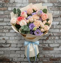 Букет цветов из:  Розы, Лизиантусы и Гвоздики в Российском Краснодарский край