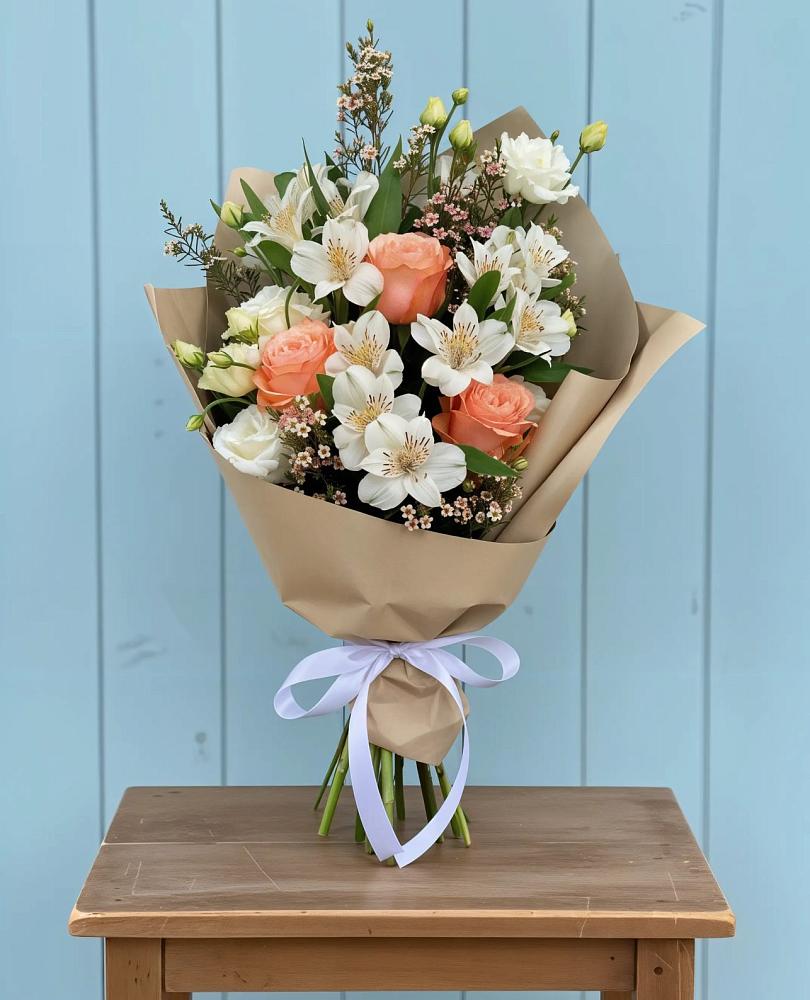 Букет цветов из: Альстромерии, Лизиантусы, Розы и Хризантемы в Российском Краснодарский край