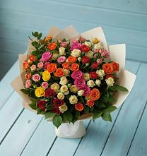 Букет Микс из разноцветных кустовых роз в Российском Краснодарский край